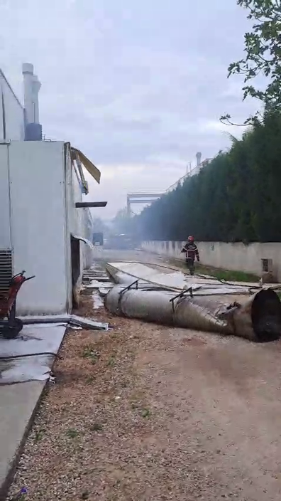 Fabrikada patlama sonrası yangın; 1i ağır, 8 yaralı