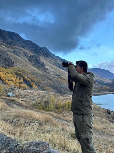 Bitliste gökyüzünde karga yoğunluğu kamerada