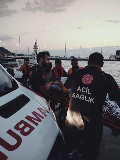 Feribottan denize atlayarak intihar girişiminde bulunan kadını yolcu kurtarıldı; o anlar kamerada