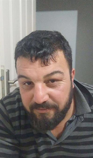 Muğlada baba ile oğlunu öldüren şüphelinin elinde bıçakla kaçtığı anlar kamerada