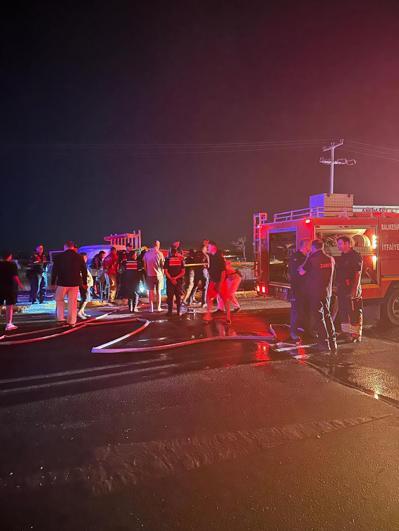 Otomobille kamyonet çarpıştı; 1 ölü, 2 ağır yaralı