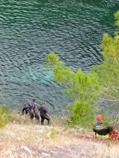 Doktor, eşi ve çocuğunu öldürdüğü iddiasıyla tutuklandı