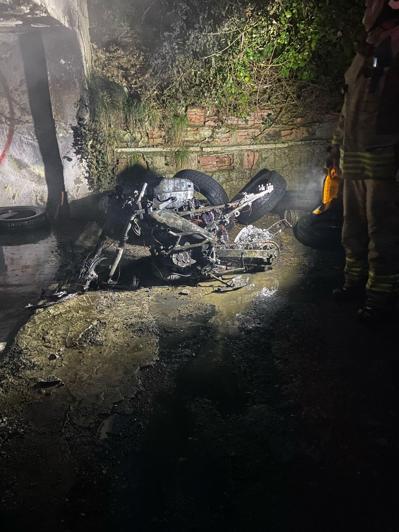 Sarıyerde garajı kundakladı; 1 kişiyi yaraladı gasbettiği motosikletle kaçarken yakalandı