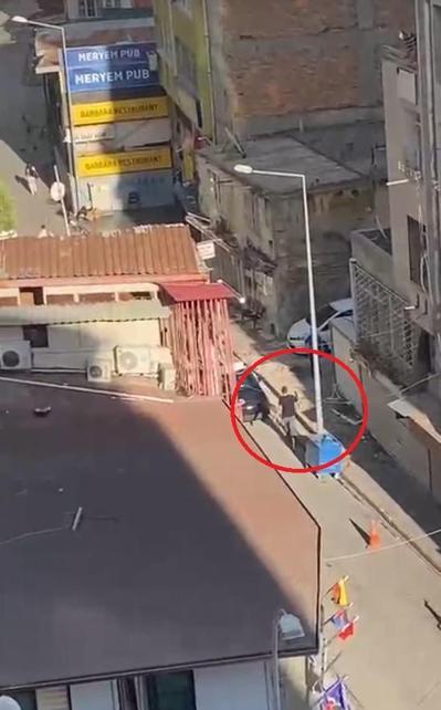 Oyun salonuna pompalı tüfekli saldırı kamerada