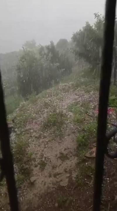 Osmaniyenin yüksek kesimlerinde dolu ve sağanak etkili oldu