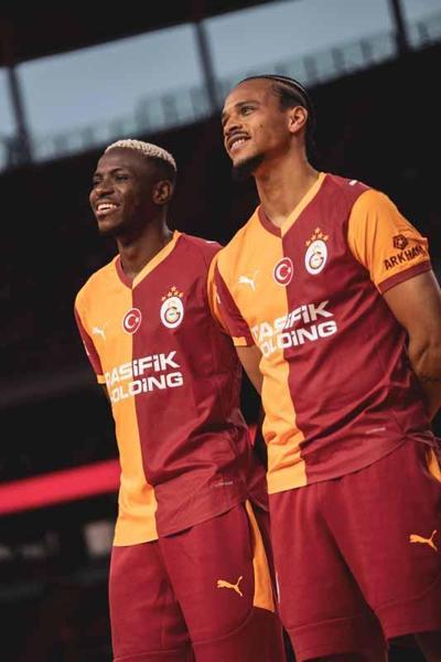 Galatasaray, Osimhen ve Sane için statta imza töreni düzenledi