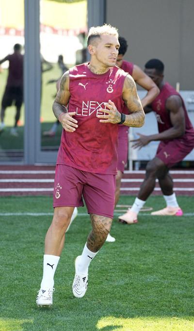 Galatasarayda Mauro Icardi takımdan ayrı çalıştı