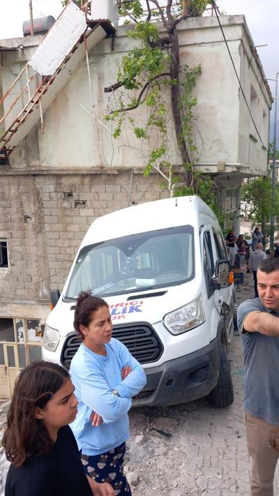 Osmaniyede öğrenci servisi ile otomobil çarpıştı; 9'u öğrenci 11 yaralı