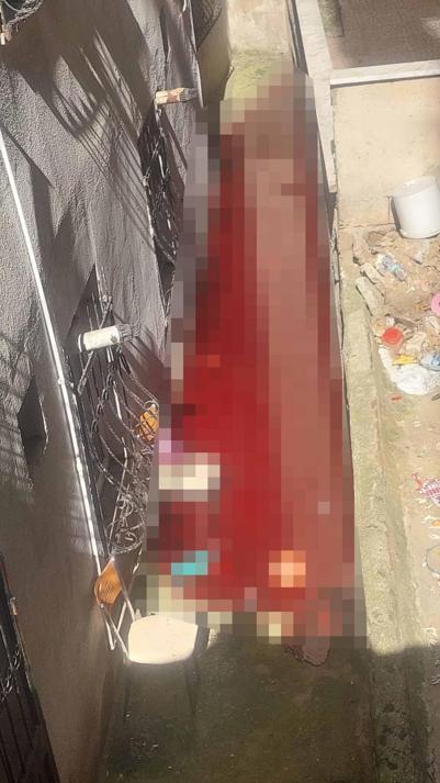 Gaziosmanpaşada kanalizasyondan gelen kurban kanı 2 daireyi bastı