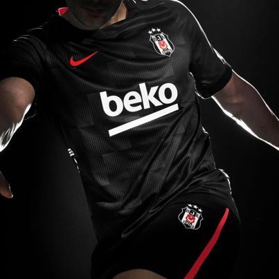 Beşiktaştan yeni sezon formalarına görkemli tanıtım