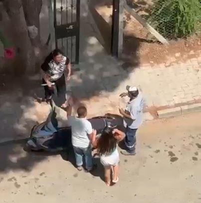 Anne, kızını sokakta bıçakla kovaladı; o anlar kamerada