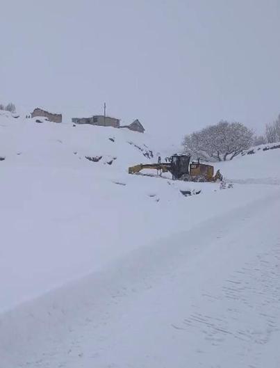 Vanda kapalı 468 yerleşim yolu açıldı; Hakkaride kar kalınlığı 1,5 metreyi buldu
