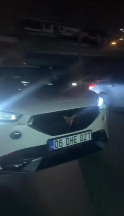 Ümraniyede yol kesen magandalar otomobile saldırdı: 3 gözaltı