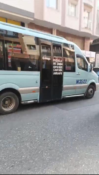 Ümraniyede iki minibüs şoförü yarıştı; hamile yolcu stres yüzünden doğuracağım diyerek indi