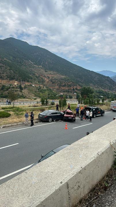 Gümüşhanede otomobiller çarpıştı; çift öldü, 3 torun yaralı