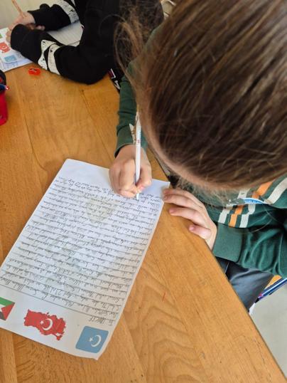 Öğrencilerden savaş bölgelerindeki çocuklara destek için UNICEF’e mektup