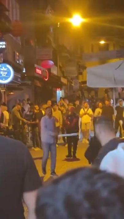 Beşiktaşta Mekanda eşime baktılar diyerek döner bıçağıyla saldırdı; o anlar kamerada