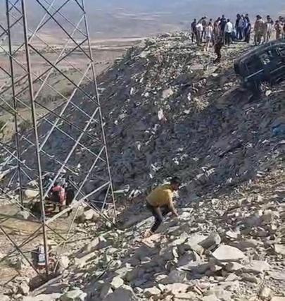 Hafif ticari araç şarampole devrildi: 3 ölü, 3 yaralı