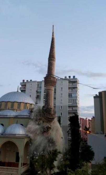 Adanada 150 caminin hasarlı minaresi yıkılıyor