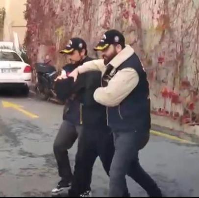 Sancaktepede 16 yaşındaki şüphelinin iş yeri kurşunladığı anlar kamerada