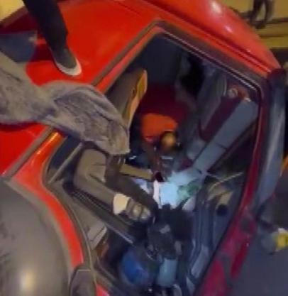 Tuzla TEM Otoyolunda TIR devrildi; trafik yoğunluğu oluştu