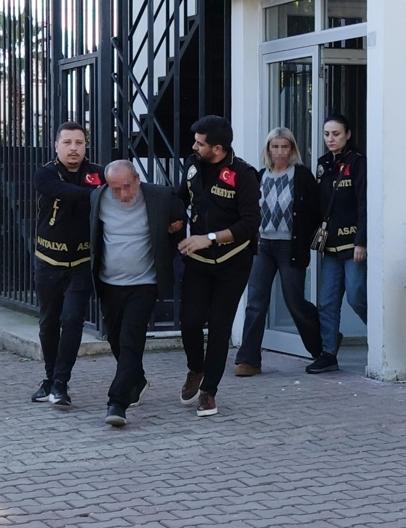 Ölü bulunan kadının kızı ve sevgilisi adliyeye sevk edildi