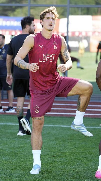 Galatasarayda Mauro Icardi takımdan ayrı çalıştı