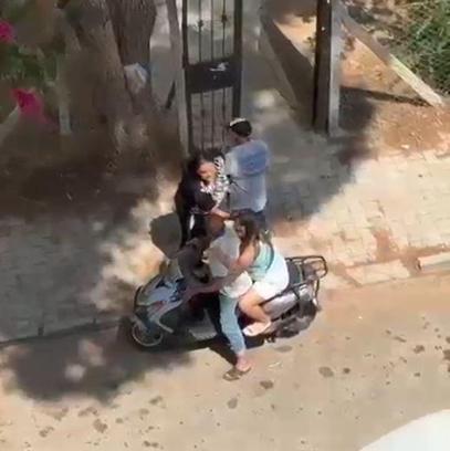 Anne, kızını sokakta bıçakla kovaladı; o anlar kamerada