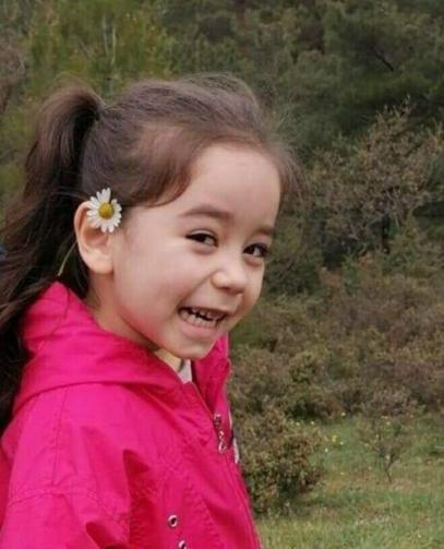 Babasının terastan attığı çekyat başına çarpan 4 yaşındaki Rana, öldü