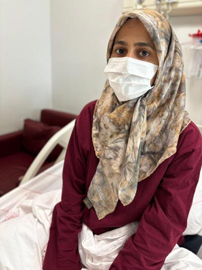 Tatile geldiği Antalyada kanser olduğunu öğrendi; öğrencilerine kavuşacağı günü iple çekiyor