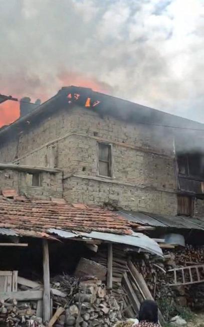 Köyü yanmaktan kurtaran 5 yaşındaki Aslı ödüllendirildi