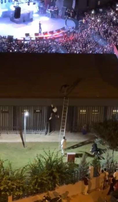 Konseri izlemek için çatıya çıkan gençlere şiddet uygulayan kişi tutuklandı