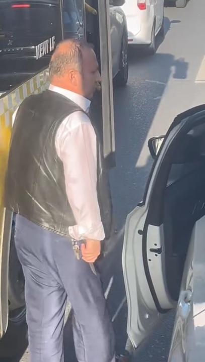 Şişlide sürücüye bıçak çeken özel halk otobüsü şoförü kamerada