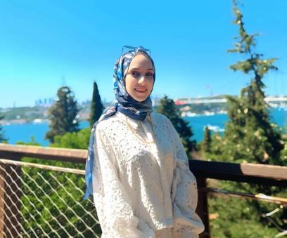 Kasımpaşada 5inci kattan düşen 21 yaşındaki Kübra hayatını kaybetti; annesi sinir krizi geçirdi