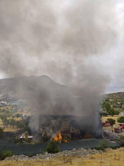 Kayseride mobilya fabrikasında yangın kontrol altında