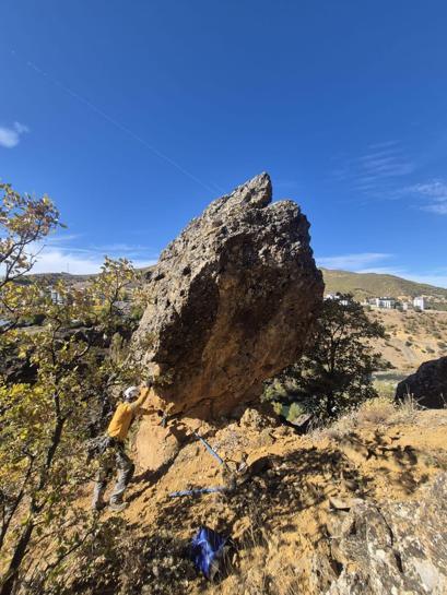 Tunceli’de kara yolunda ‘kaya’ tedbiri; kopan kayalar kamerada