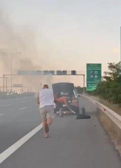 Çatalcada yanan elektrikli otomobilin sürücüsü: Ailemi bir buçuk dakika arayla kurtardım