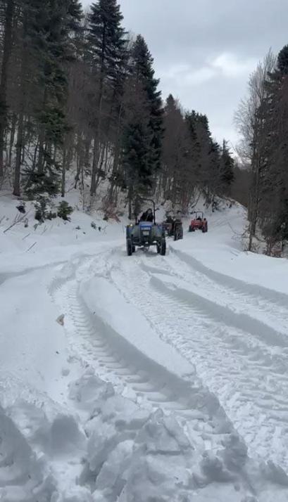 Karlı kaplı yaylada traktörle off-road turu