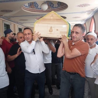 Kağıthanede dış cephe ustası başından vurulmuş halde ölü bulundu; eşi sinir krizi geçirdi