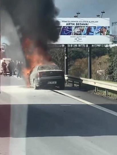 Esenyurtta yanan otomobil hurdaya döndü