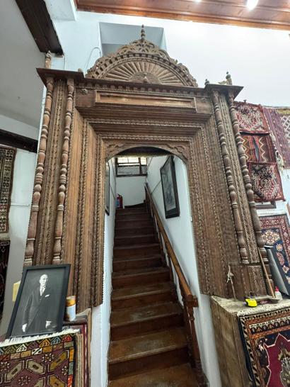 Restorasyon uzmanı iz sürüp, 55 yıldır kayıp 600 yıllık mihrabı buldu