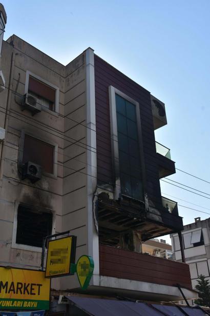 İzmirde 3 katlı binada yangın