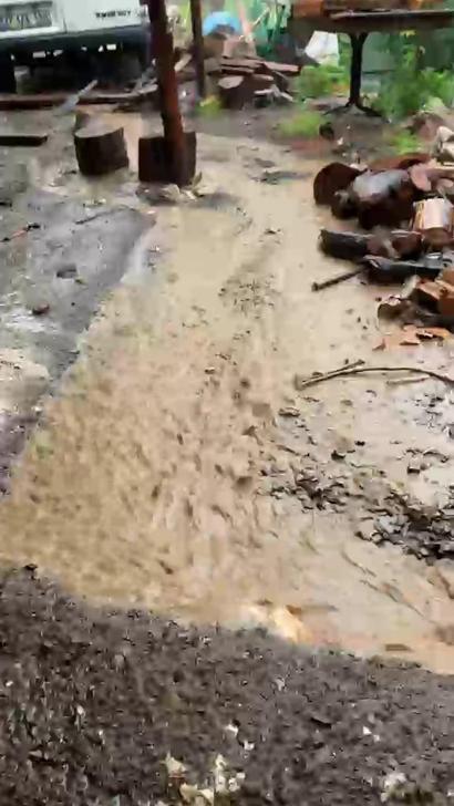 Osmaniyenin yüksek kesimlerinde dolu ve sağanak etkili oldu