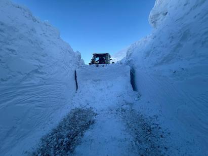 Yüksekovada 5 metreyi aşan karla mücadele
