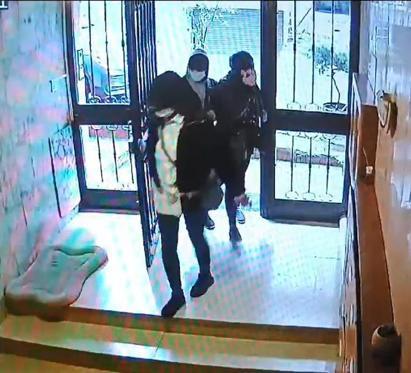 İstanbulda evlere girerek hırsızlık yapan şüpheliler yakalandı