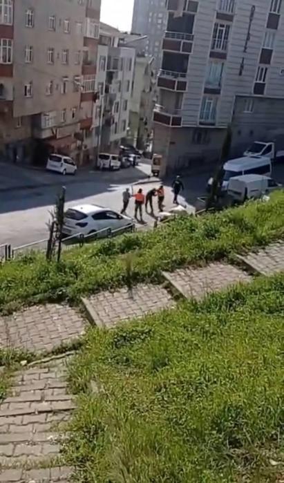 Sultangazi’de davulcuların yumruk yumruğa kavgası kamerada