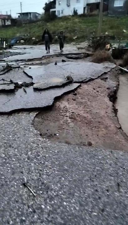 İzmirde sağanak etkili oldu