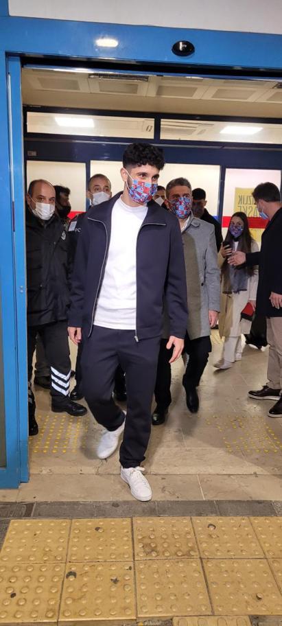 Trabzonsporun yeni transferi Emrehan Gedikli, imzaya geldi