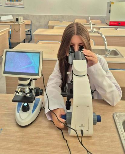 Lise öğrencisi Ece Defnenin bilimsel araştırması tıp dergisinde yayımlandı