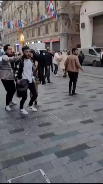 İstiklal Caddesinde laf attın kavgası